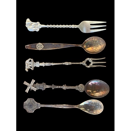 192 - 5 MIXED SILVER SPOONS 59G