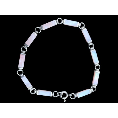 197 - A SILVER MOTHER OF PEARL BAR LINK BRACELET