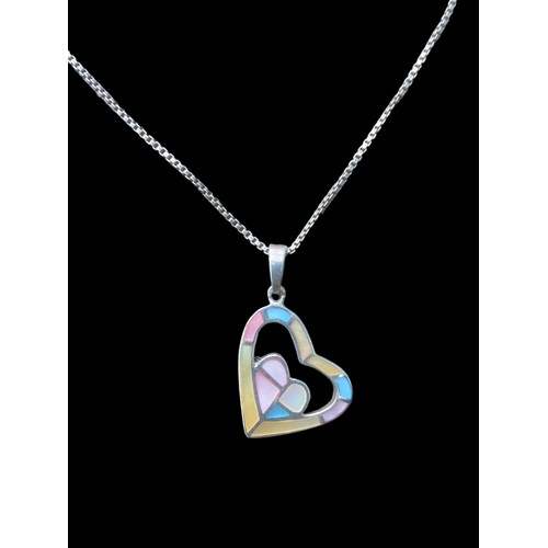 209 - A SILVER MUTLI COLOURED MOTHER OF PEARL HEART PENDANT ON A SILVER CHAIN