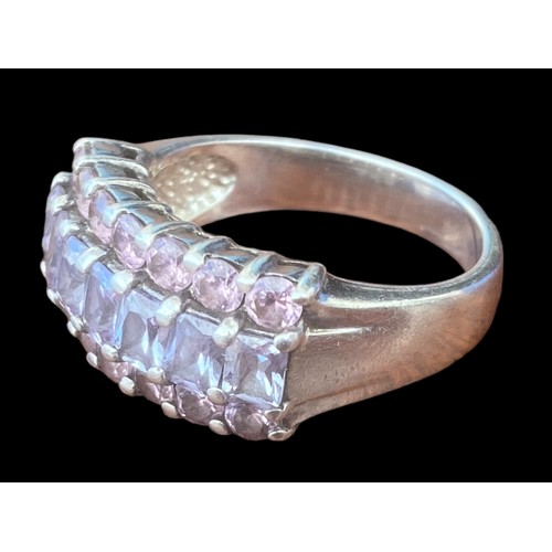 219 - A HEAVY DESIGNER STYLE PINK AND PURPLE STONE RING