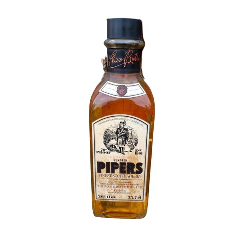 584 - 1965 BLENDED PIPERS SCOTCH WHISKY 70% BY CHIVAS BROS