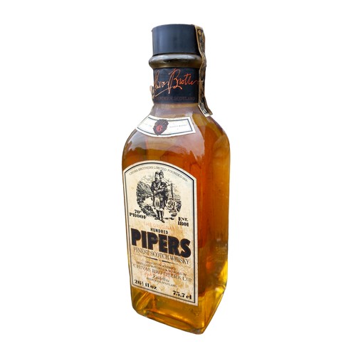 584 - 1965 BLENDED PIPERS SCOTCH WHISKY 70% BY CHIVAS BROS