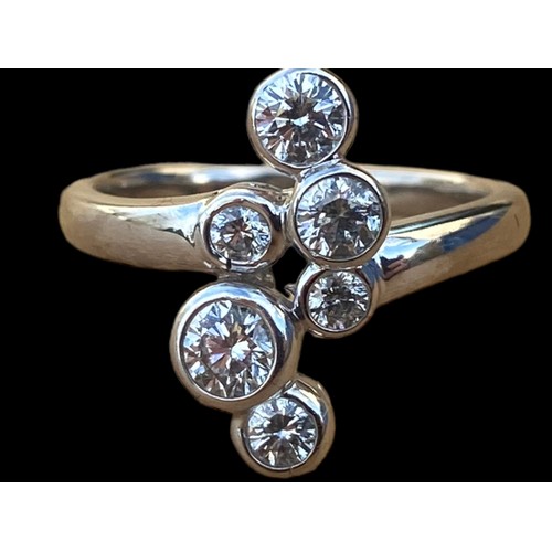 537 - A STUNNING BOODLES STYLE 18CT WHITE GOLD RING SET WITH LARGE BRIGHT CUT DIAMONDS