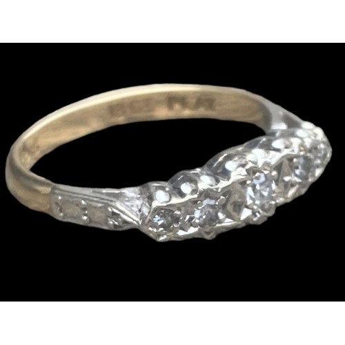 542 - 18ct GOLD AND PLATINIUM RING SET WITH 5 DIAMONDS