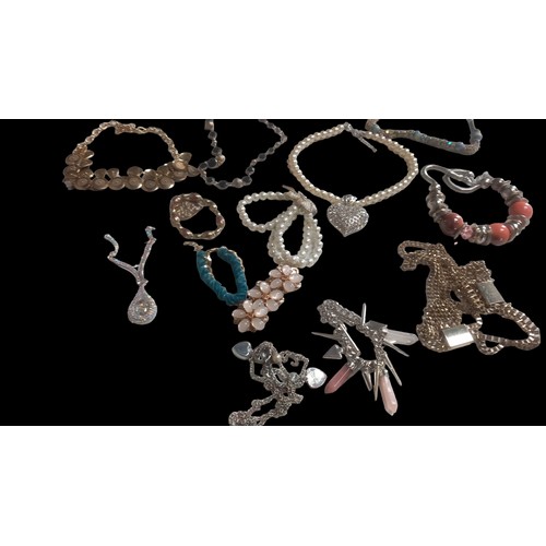 16 - QTY OF COSTUME JEWELLERY NECKLACES AND BRACELETS