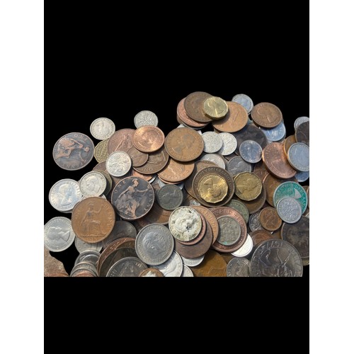 31 - A LOT OF MIXED COINS