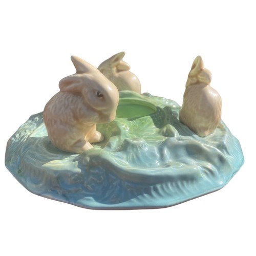 145 - A SYLVAC BUNNY CENTRE PIECE (SLIGHT CHIP TO EDGE)