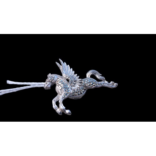 177 - A SILVER GEM SET PEGASUS BROOCH