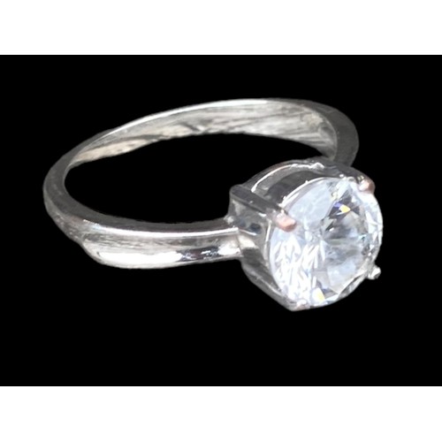 190 - A SILVER SOLITAIRE RING