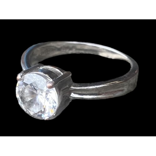 190 - A SILVER SOLITAIRE RING