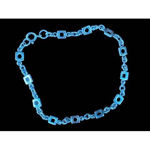 193 - A SILVER BOX LINK WRIST CHAIN