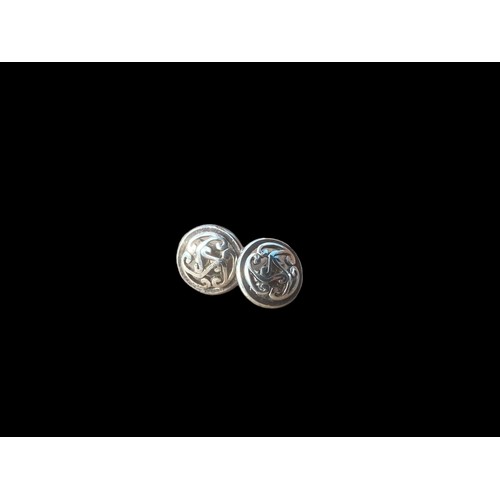 211 - A PAIR OF IRISH CELTIC SILVER EARRINGS