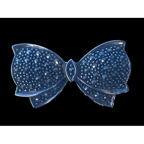 231 - A SILVER MARCASITE BOW BROOCH