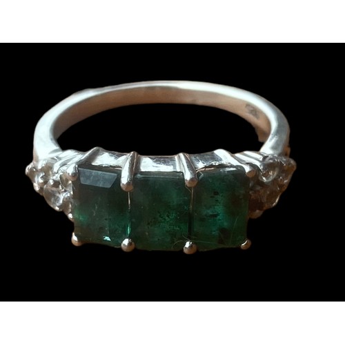 245 - A SILVER GEMSET RING WITH 3 GREEN STONE