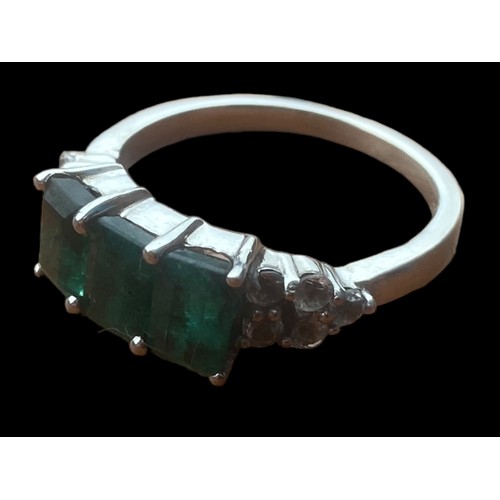 245 - A SILVER GEMSET RING WITH 3 GREEN STONE