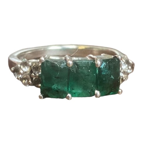 245 - A SILVER GEMSET RING WITH 3 GREEN STONE