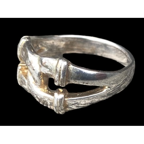 256 - A HEAVY SILVER ORNATE RING