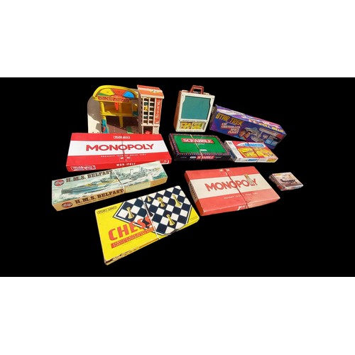 292 - A LOT OF COLLECTABLE VINTAGE TOYS & BOARD GAMES