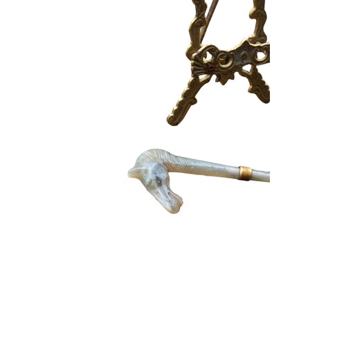 73 - A SMALL BRASS EASEL & MARBLE EFFECT HORSE HEAD SHOE HORN