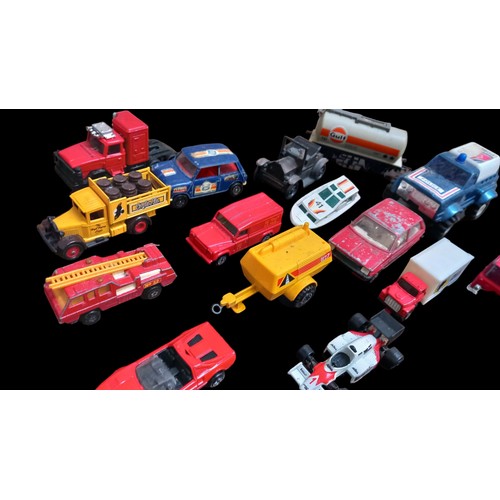 135 - A MIXED LOT OF VEHICLES TO INCLUDE CORGI, MATCHBOX ETC