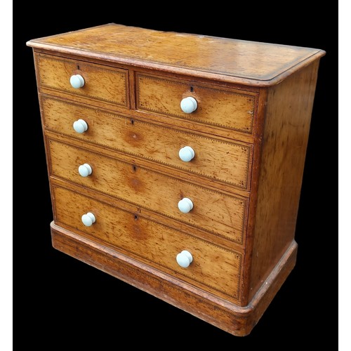 388 - A BEAUTIFUL ANTIQUE PINE CHEST WITH WHITE PORCELIAN HANDLES WITH A BEAUTFUL POKERWORK TRIM 42