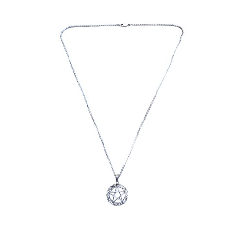 431 - SILVER STAR OF DAVID PENDANT ON A SILVER CHAIN