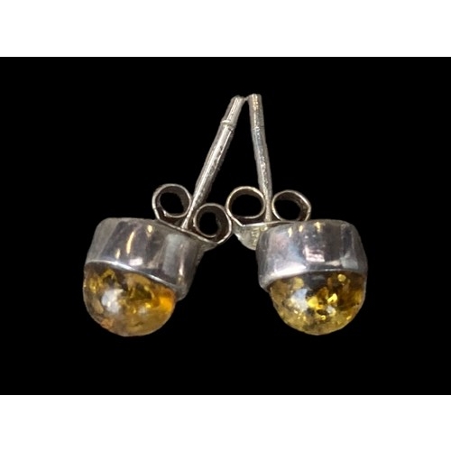 434 - A PAIR OF SILVER AMBER SET EARRINGS