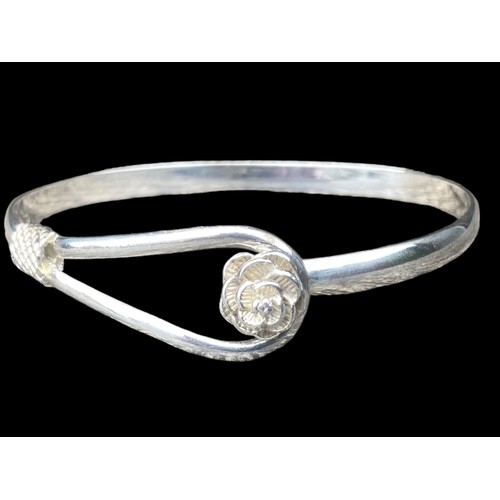 449 - A HEAVY BEAUTIFUL FLORAL ORNATE BANGLE