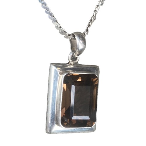 450 - A LARGE STUNNING DESIGNER STYLE SILVER SMOKEY QUARTZ PENDANT WITH A STUNNING ORNATE LINK CHAIN