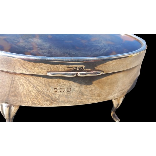 472 - A HALLMARKED SILVER & TORTOISE SHELL TRINKET BOX ON 4 FEET