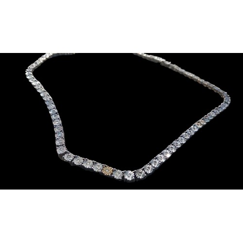 485 - A HEAVY SILVER GEM SET NECKLACE WITH A TRIGGER CATCH