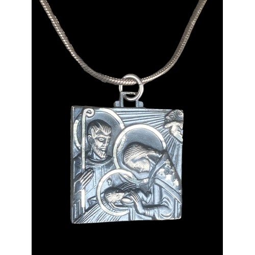 503 - A HEAVY SILVER RELIGIOUS PENDANT ON A SILVER CHAIN (OF HIGH QUALITY) 25.85grm