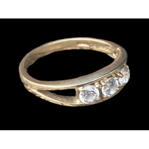 545 - 14ct GOLD 3 CZ STONE RING