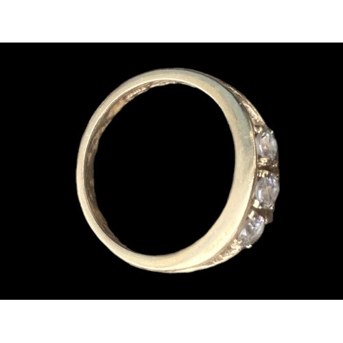 545 - 14ct GOLD 3 CZ STONE RING