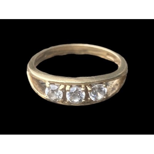 545 - 14ct GOLD 3 CZ STONE RING