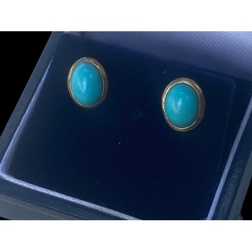 551 - A BEAUTIFUL PAIR OF 18ct GOLD TURQUOISE EARRINGS