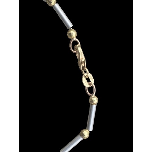 564 - A 9ct GOLD BALL AND BAR BRACELET