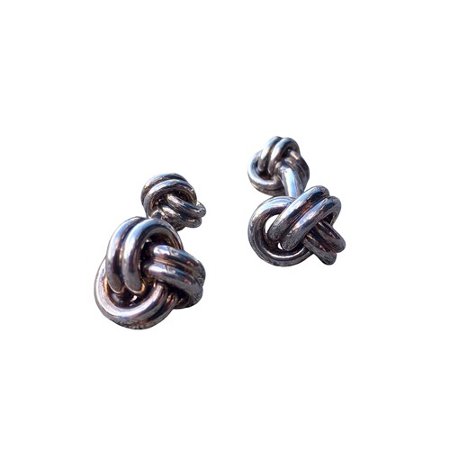 537 - A PAIR OF SILVER CUFFLINKS IN A HEAVY KNOT DESIGN