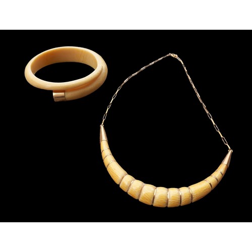 578 - A STUNNING HIGH QUALITY BONE NECKLACE SURROUND IN 18CT GOLD