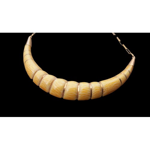 578 - A STUNNING HIGH QUALITY BONE NECKLACE SURROUND IN 18CT GOLD