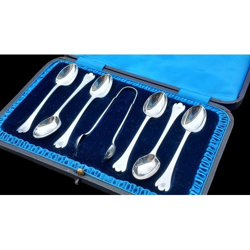 627 - A CASED SET OF SILVER TEASPOONS & TONGS BY JAMES DEAKIN & SONS SHEFFIELD 1904