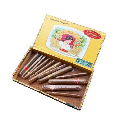 678 - BOX OF MIXED VINTAGE CIGARS