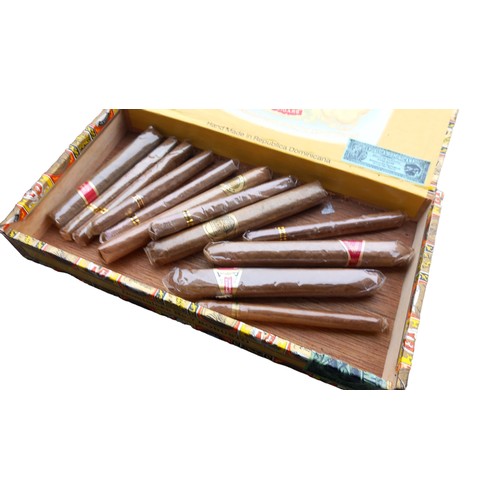 678 - BOX OF MIXED VINTAGE CIGARS