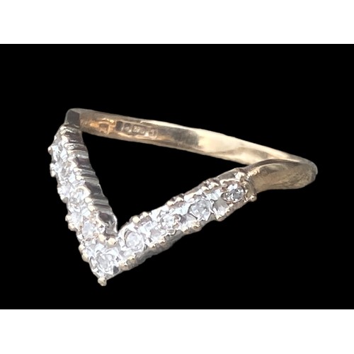 577A - 9ct GOLD 9 STONE DIAMOND WISHBONE RING SIZE O 2.25gms