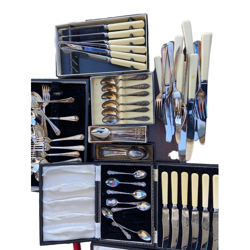 68 - A MIXED LOT OF CUTLERY