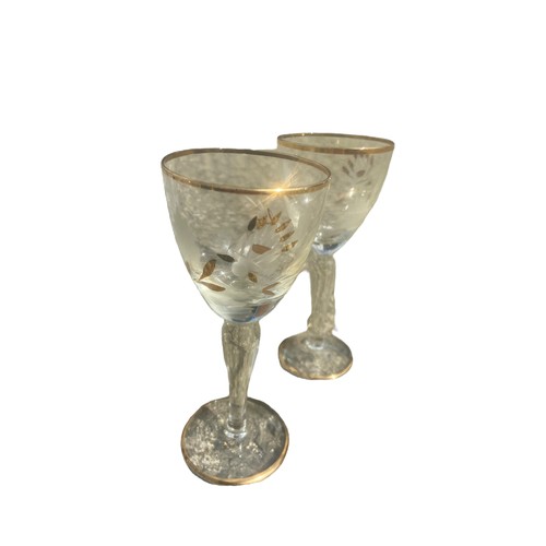 135 - A SET OF 5 GOLD RIMMED CORDIAL GLASSES WITH A LEAD GLASS DECANTER