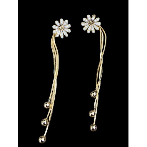 176 - A PAIR OF UNIQUE SILVER GOLD PLATED DAISY EARRINGS WITH LONG DROPS SET WITH PEARLS