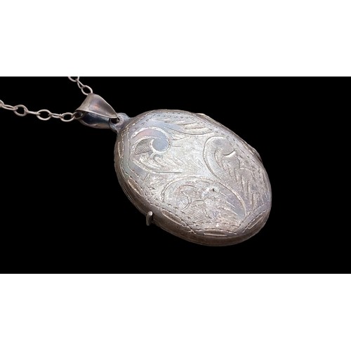 181 - A SILVER LOCKET ON A SILVER CHAIN