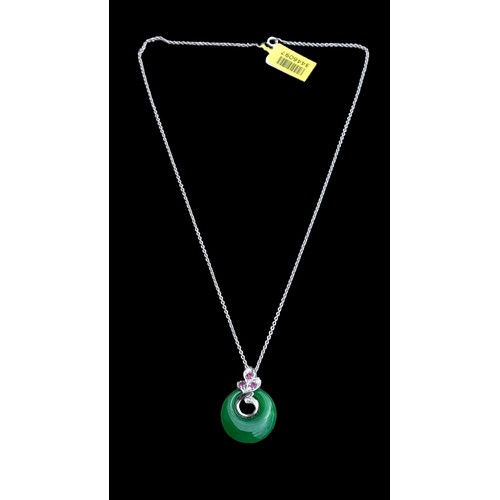 187 - A SILVER & JADE PENDANT ON A SILVER CHAIN