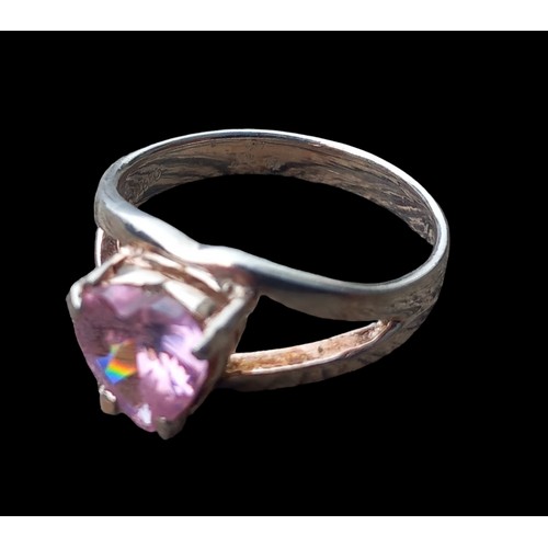 191 - A SILVER PINK HEART SHAPED RING